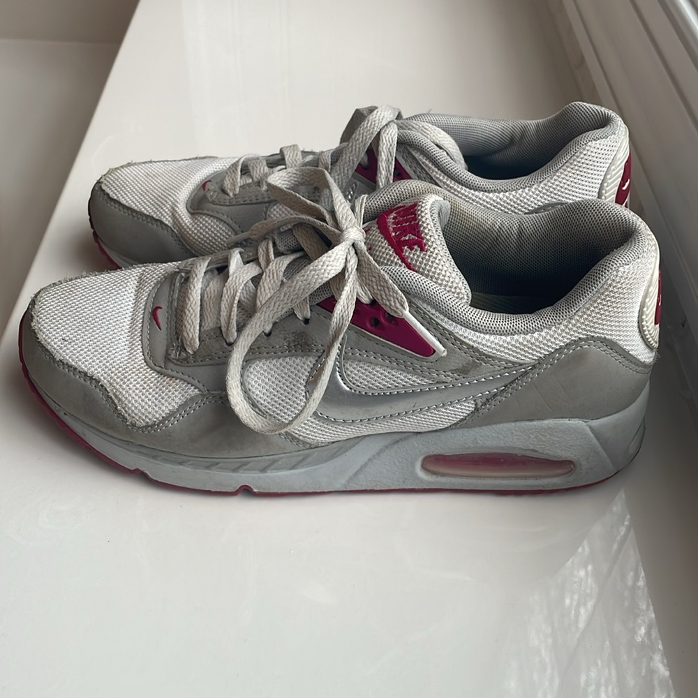 Nike Gray and Pink Sneakers with Classic Design - Picture 2 of 5